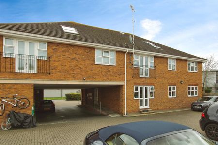 Bakers Court, Hodgson Way, Wickford - Photo 3