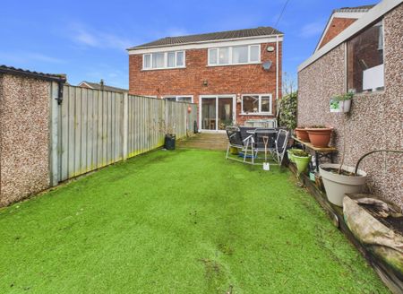 Abbey Road, Tyldesley, M29 - Photo 2