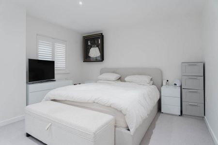 2 bedroom semi-detached house to rent - Photo 4