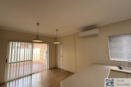 GORGEOUS EASY TO MAINTAIN VILLA CLOSE TO PERTH CBD - Photo 3