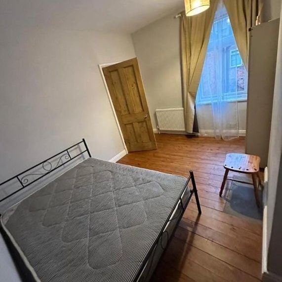 Room in a Shared House, Dunton St, LE3 - Photo 1