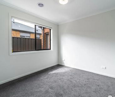 5 Ghost Gum Way - Photo 2