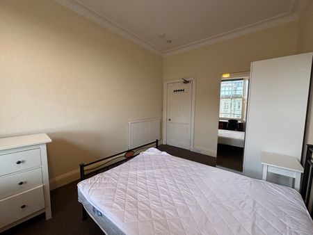 4 bedroom apartment to rent - Photo 2