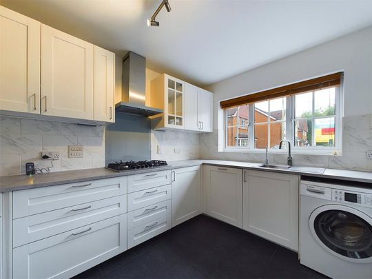 3 bedroom semi-detached house to rent - Photo 1