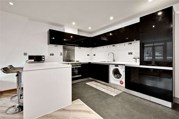 A fantastic modern three bedroom apartment. - Photo 1