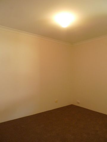 Perfectly located. - Photo 3