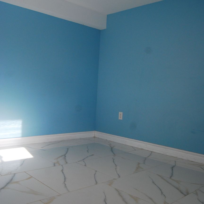 For Lease - 593 Ridgeway Avenue, Oshawa, Ontario - Photo 1