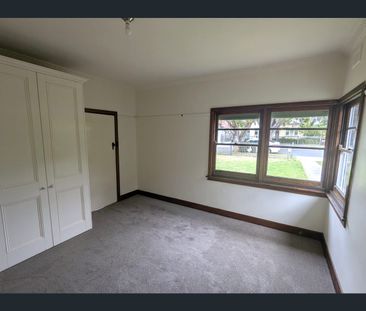9 Cambridge Street, Belmont, Vic 3216 - Photo 2