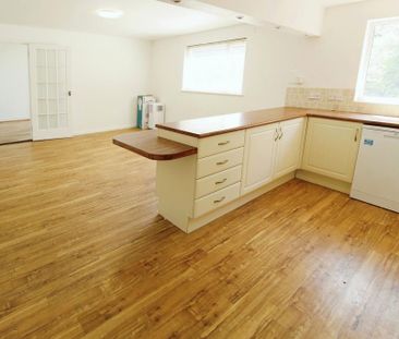 4 bedroom detached house to rent - Photo 4