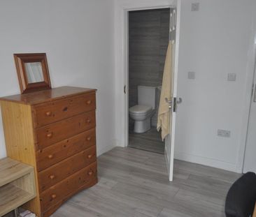 Room in a Shared House, Littleton Road, M7 - Photo 3