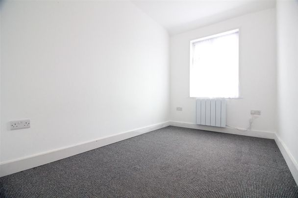 Westbury Road, Feltham - Photo 1