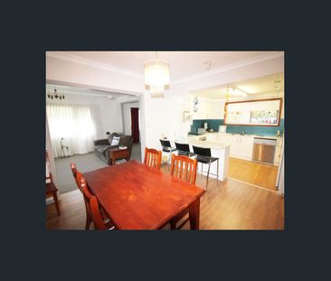 Ideal Family Home - Photo 2