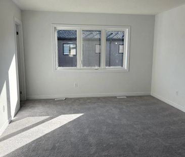 19 MILADY CRESCENT - Photo 5