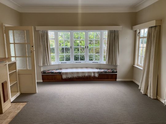 Warm & Bright in Frimley – 3 Bed, Central Heating, Near Hospital & Park - Photo 1