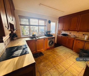 1 bedroom in a house share to rent - Photo 6