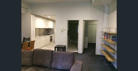 Massive 1 BEDROOM CBD Apartment - Photo 4