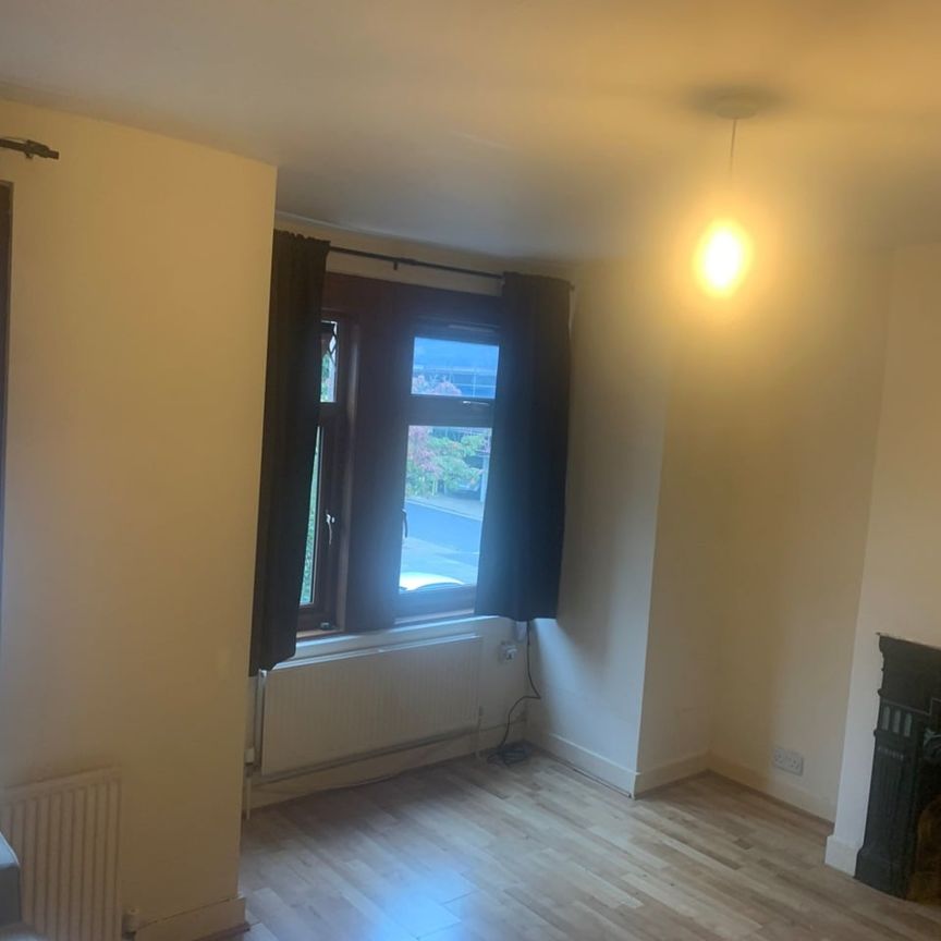 1 Bed Flat, Lyndhurst Road, N18 - Photo 1