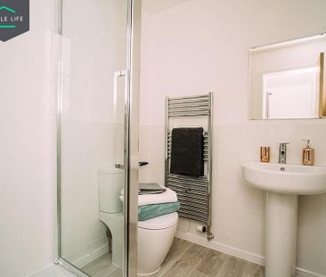 4 bedroom semi-detached house to rent - Photo 6