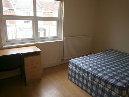 3 Bed Student House To Let - Photo 2