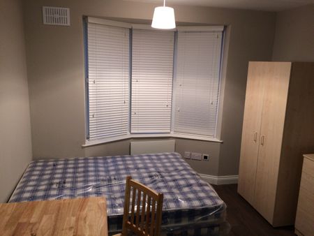 Studio Flat, Boundfield Road, SE6 - Photo 2