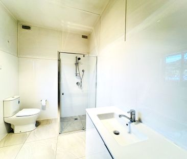 3 Beds Family House On A quiet Street Available Now ! ! ! - Photo 5