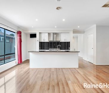 Stunning 4-bedroom house in Cranbourne East! - Photo 6