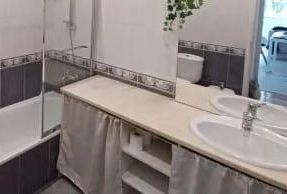 Arrendo quarto na Costa da Caparica