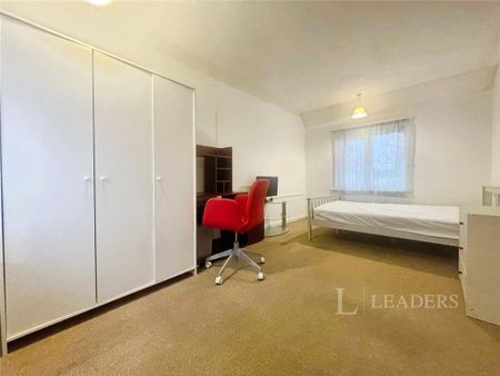 1 bedroom in a house share to rent - Photo 2