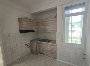 Διαμέρισμα για ενοικίαση - Χαριλάου, - Φωτογραφία 2