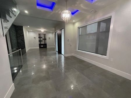 Luxury Upper Level Home with 6 Bedroom 5 Bath - Photo 4