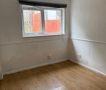 1 bedroom in a flat share to rent - Photo 1