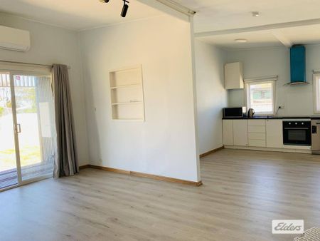 Charming Coastal Living in Seaspray - Photo 3