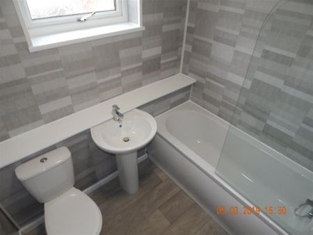 3 bedroom terraced house to rent - Photo 5