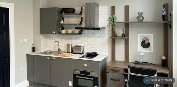 Studio to rent - Photo 2