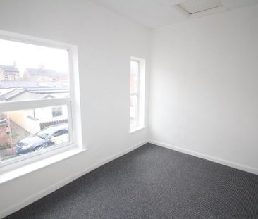 2 bedroom end of terrace house to rent - Photo 4
