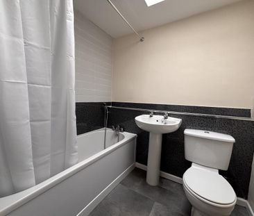 2 bedroom flat to rent - Photo 2