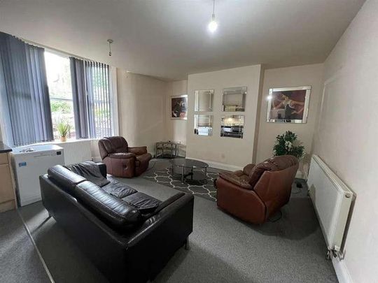 Kirkgate, BD18 - Photo 1