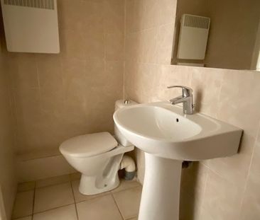 Location Appartement 2 pièces 45m² HYERES 83400 - Photo 5