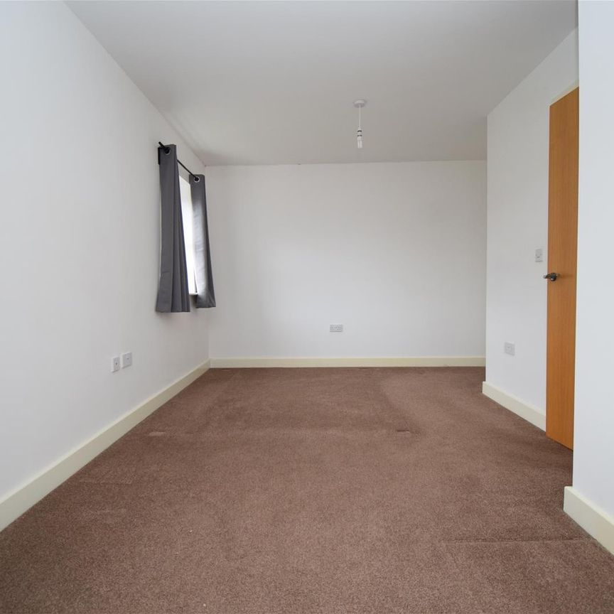 Kempston Road, Featherstone - Photo 1