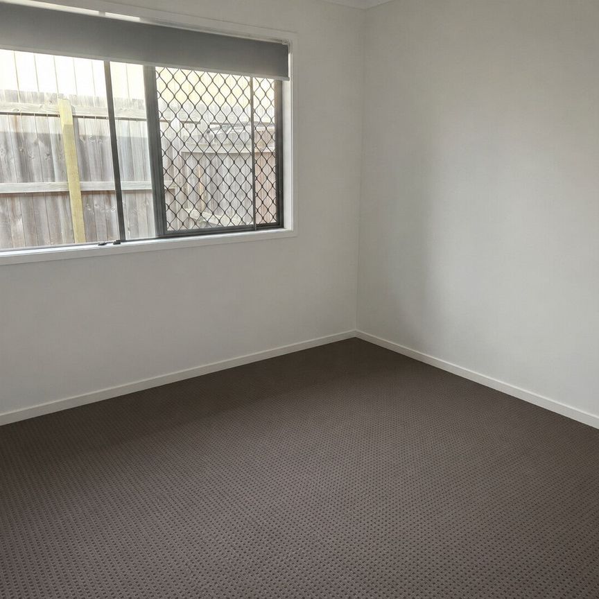 Holmview - Photo 1