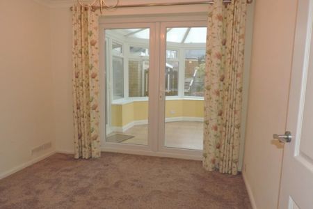 2 bedroom semi-detached bungalow to rent - Photo 2