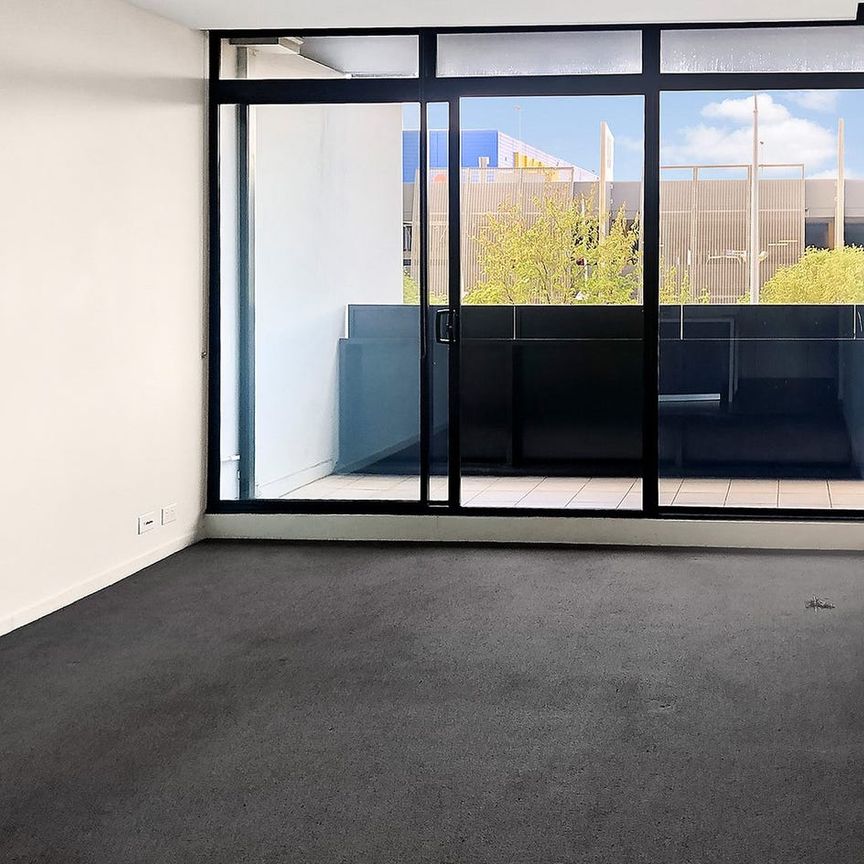 Beautifully appointed two-bedroom apartment in the heart of Richmond - Photo 1