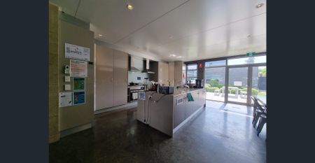 Room Accommodation- All Bills included* - Photo 3