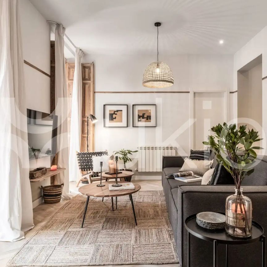 Apartamento de alquiler en Calle de San Andrés, Universidad - Malasaña - Photo 1