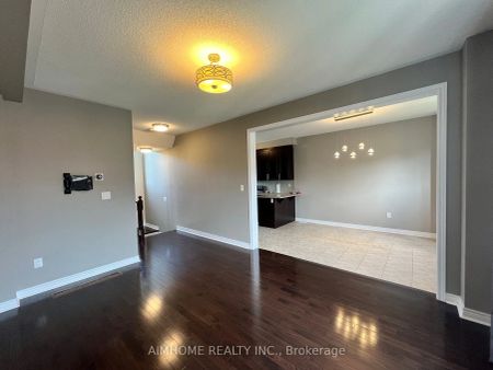 Condo Townhouse For Lease | N9294960 - Photo 3