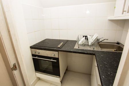 1 bedroom flat to rent - Photo 2