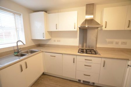 2 bedroom semi-detached house to rent - Photo 4