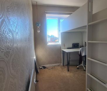 3 bedroom semi-detached house to rent - Photo 6