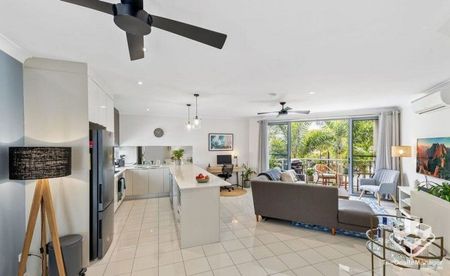 Relaxed Lakeside Living in the Emerald Lakes Precinct - Photo 3