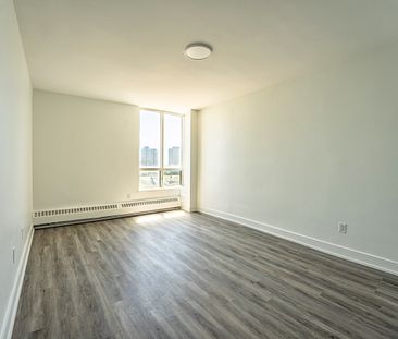 Large, Luxurious, Completely Renovated Large Three Bed Apartment in North York - Photo 5